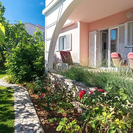 Apartment Lavanda With Beautiful Garden Крк Екстер'єр фото