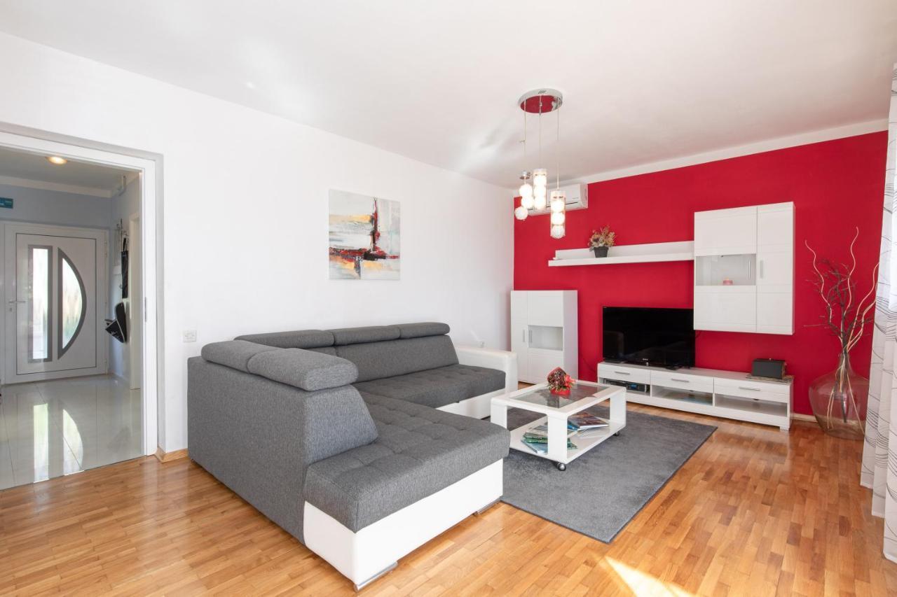 Apartment Lavanda With Beautiful Garden Крк Екстер'єр фото