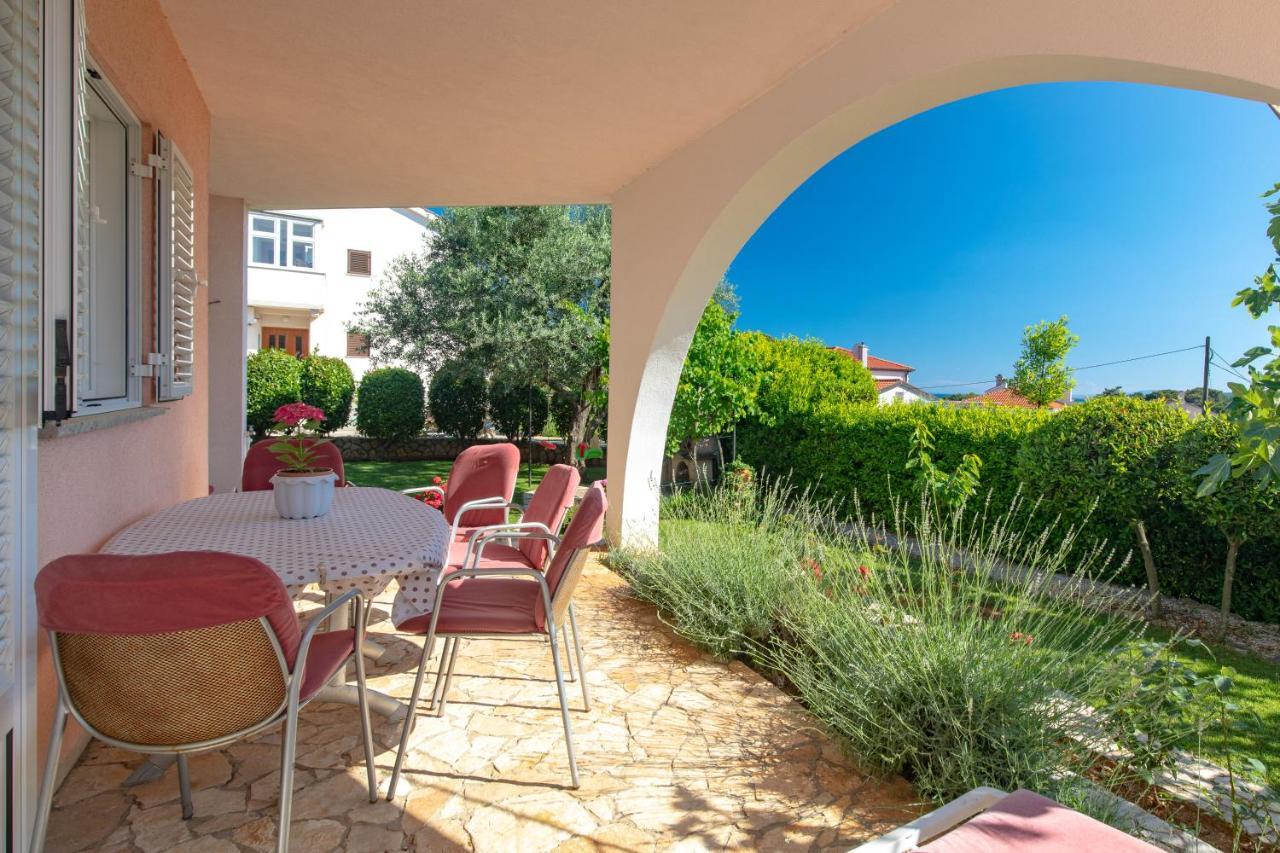 Apartment Lavanda With Beautiful Garden Крк Екстер'єр фото