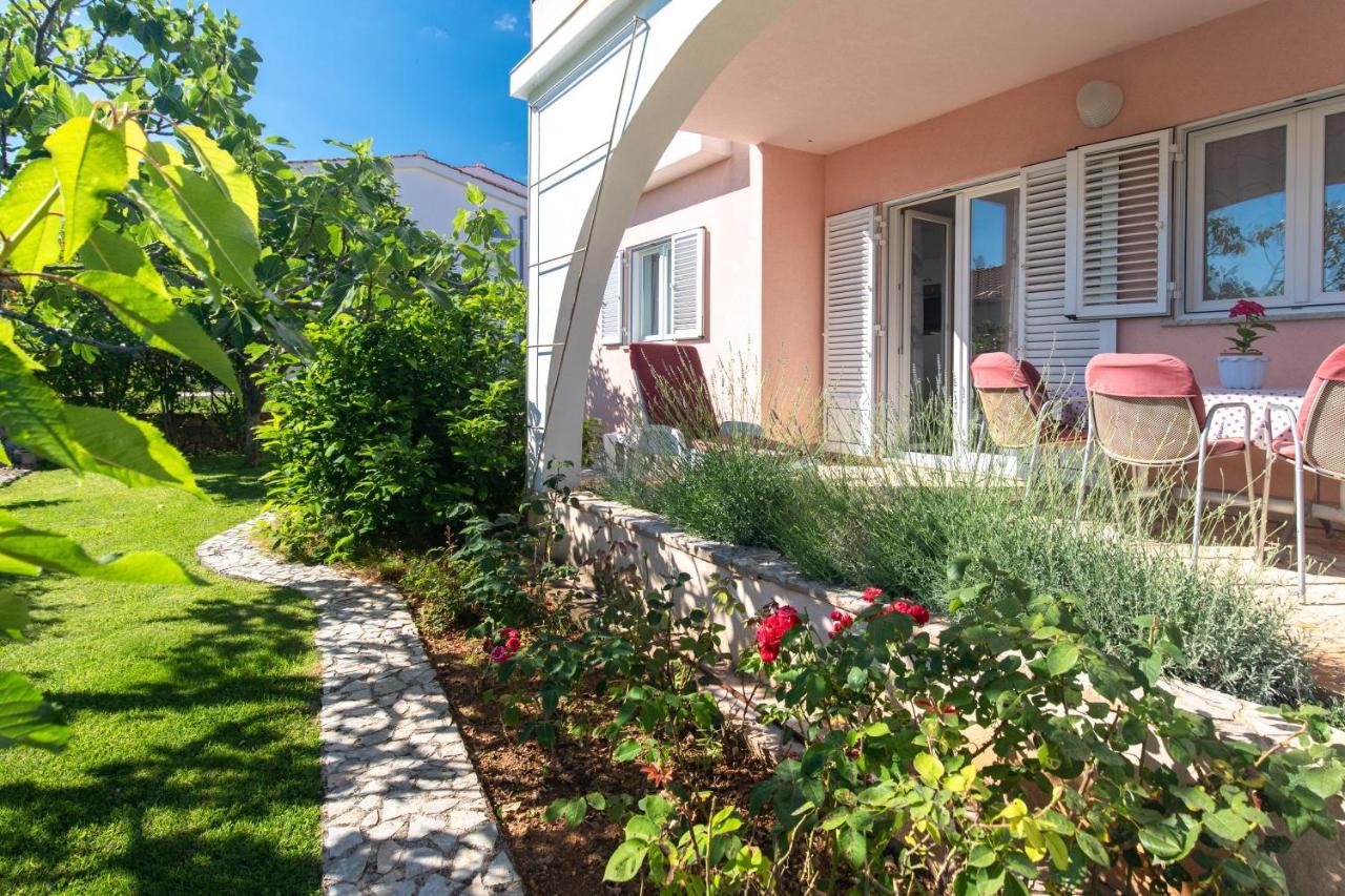 Apartment Lavanda With Beautiful Garden Крк Екстер'єр фото